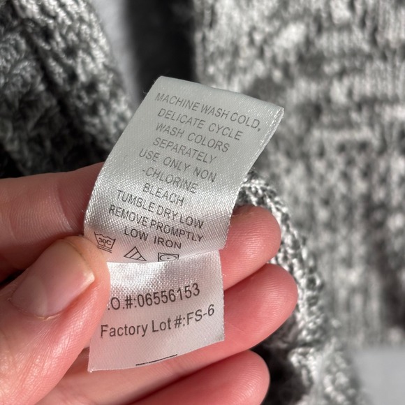 Crochet Cardigan Duster Sweater 1X Gray OPen Knit Rose Applique Cottage Grandma - Picture 9 of 13